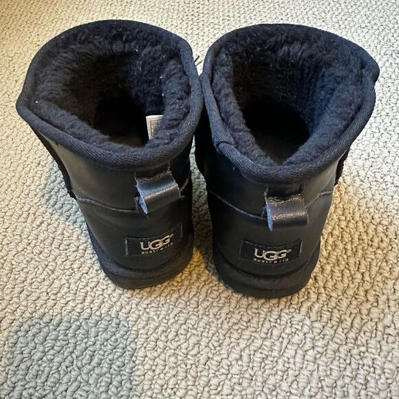 UGG Black Women Boots size 9 - Picture 4 of 5